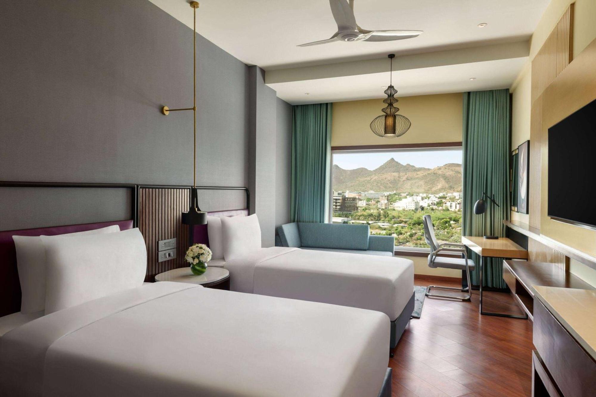 Ramada Encore By Wyndham Udaipur Roopnagar מראה חיצוני תמונה
