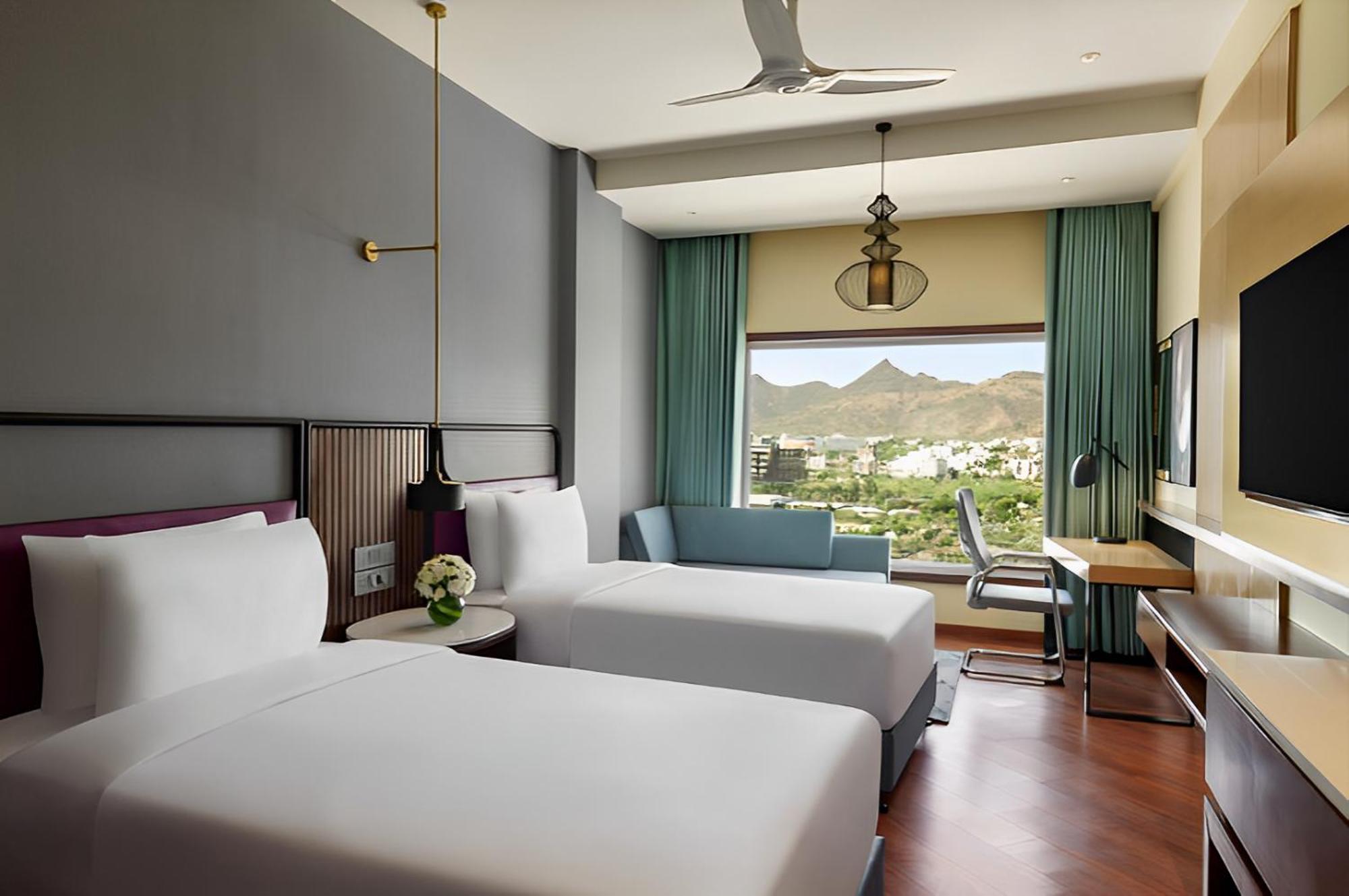 Ramada Encore By Wyndham Udaipur Roopnagar מראה חיצוני תמונה